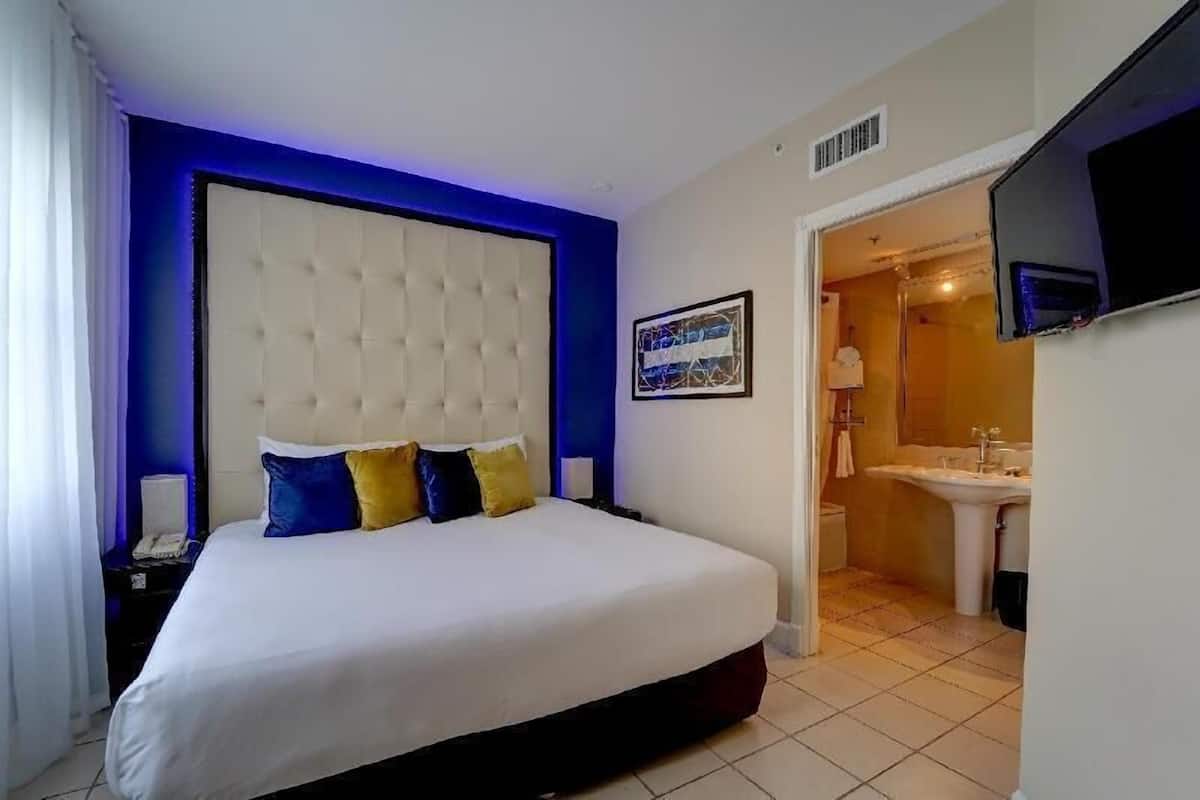 Premium bedding, in-room safe, individually decorated