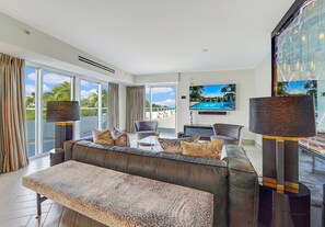 Àtic (Suite) | Zona de menjador de l'habitació