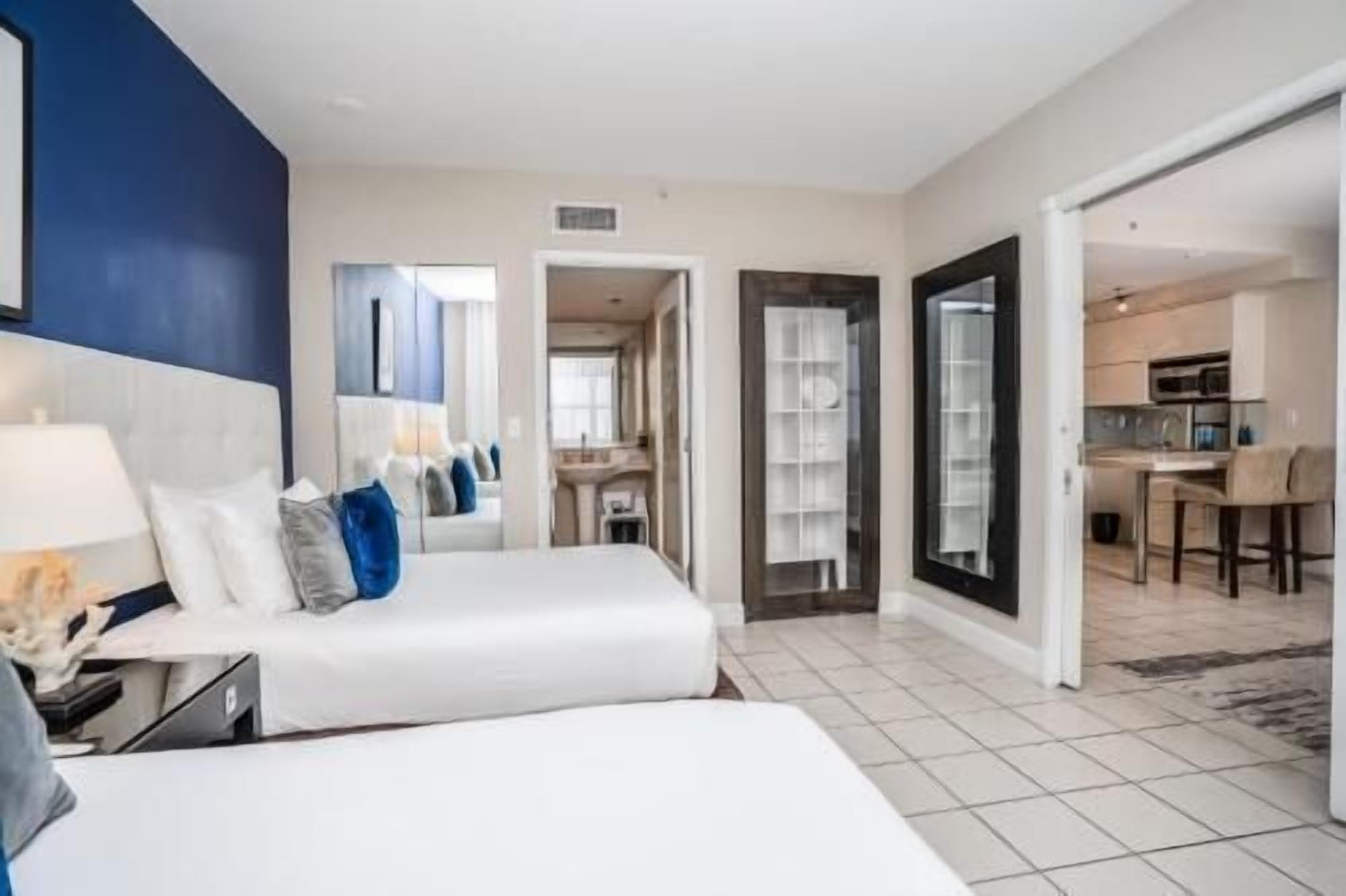 Premium bedding, in-room safe, individually decorated