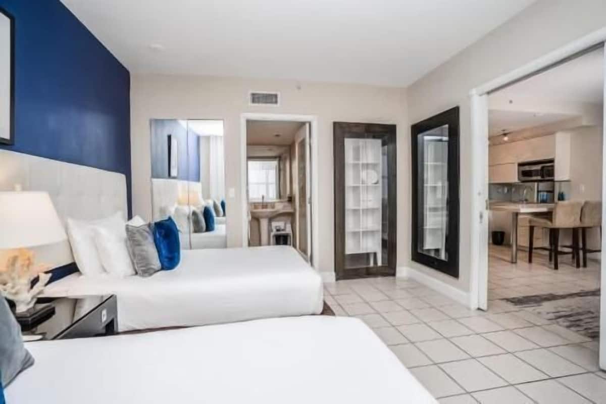 Premium bedding, in-room safe, individually decorated