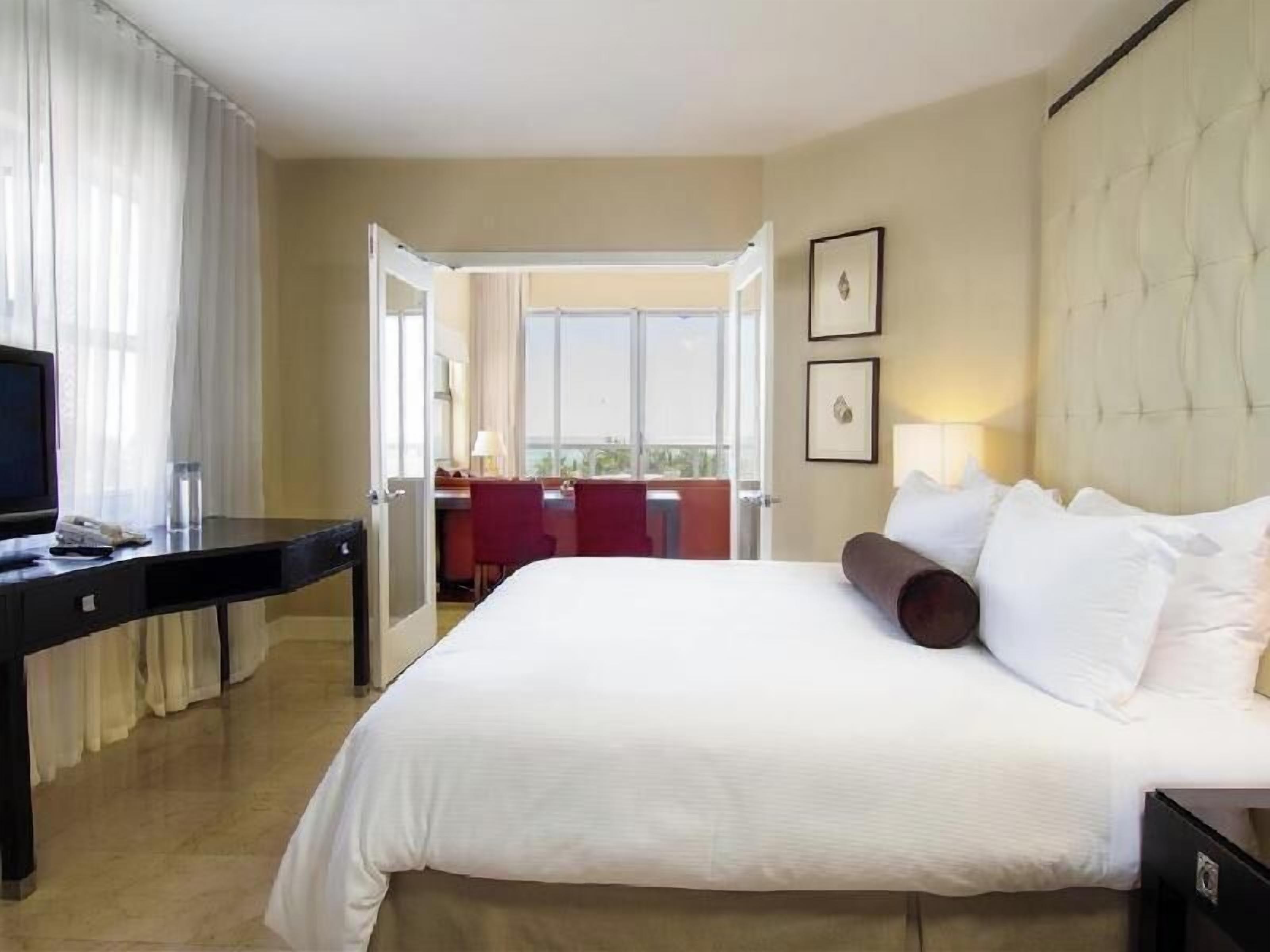 Premium bedding, in-room safe, individually decorated