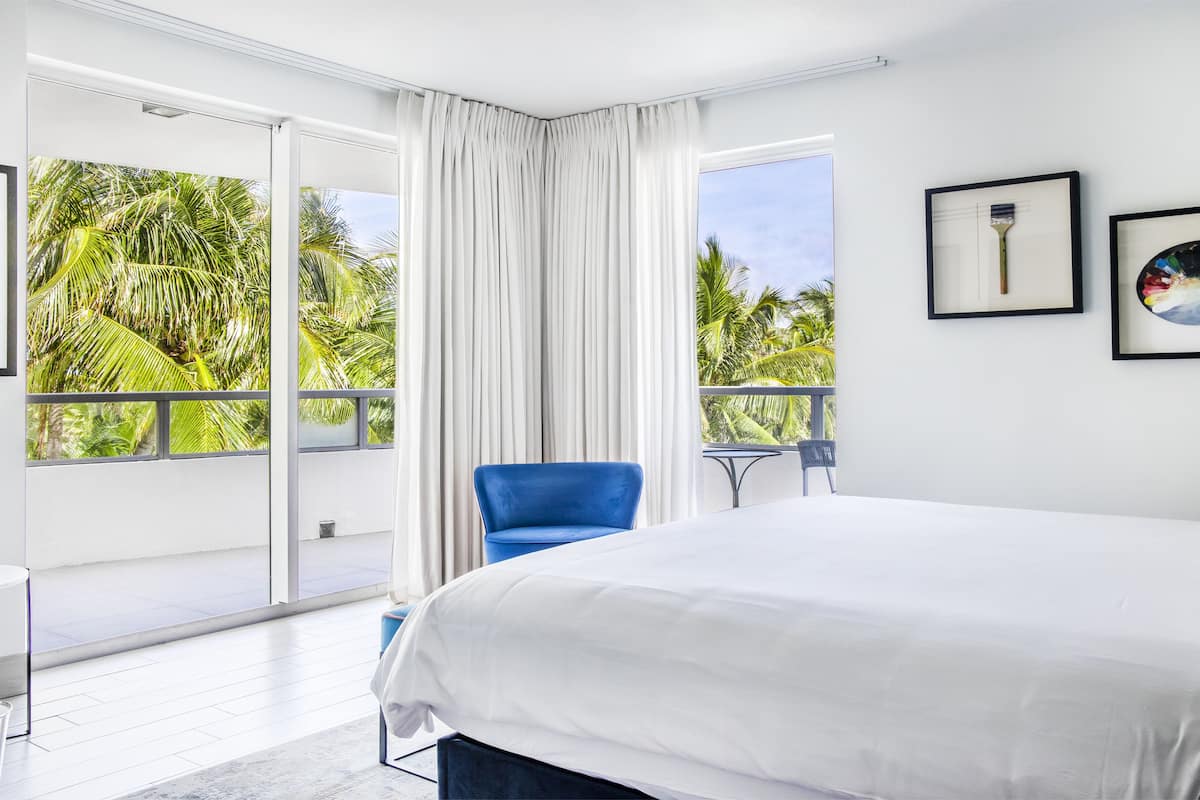 Studio Suite, Oceanfront | Premium bedding, in-room safe, individually decorated