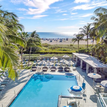 Outdoor pool, pool umbrellas, sun loungers