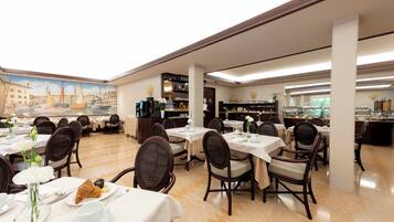 Frokostbuffé hver dag (EUR 15 per person)