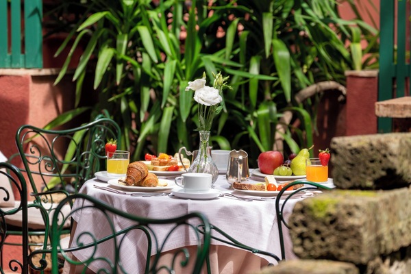 Daily buffet breakfast for a fee