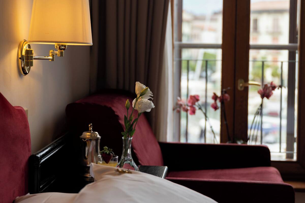 triple room | premium bedding, down duvets, select comfort beds, minibar