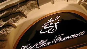 A hotel sign with the name "Hotel San Francisco".