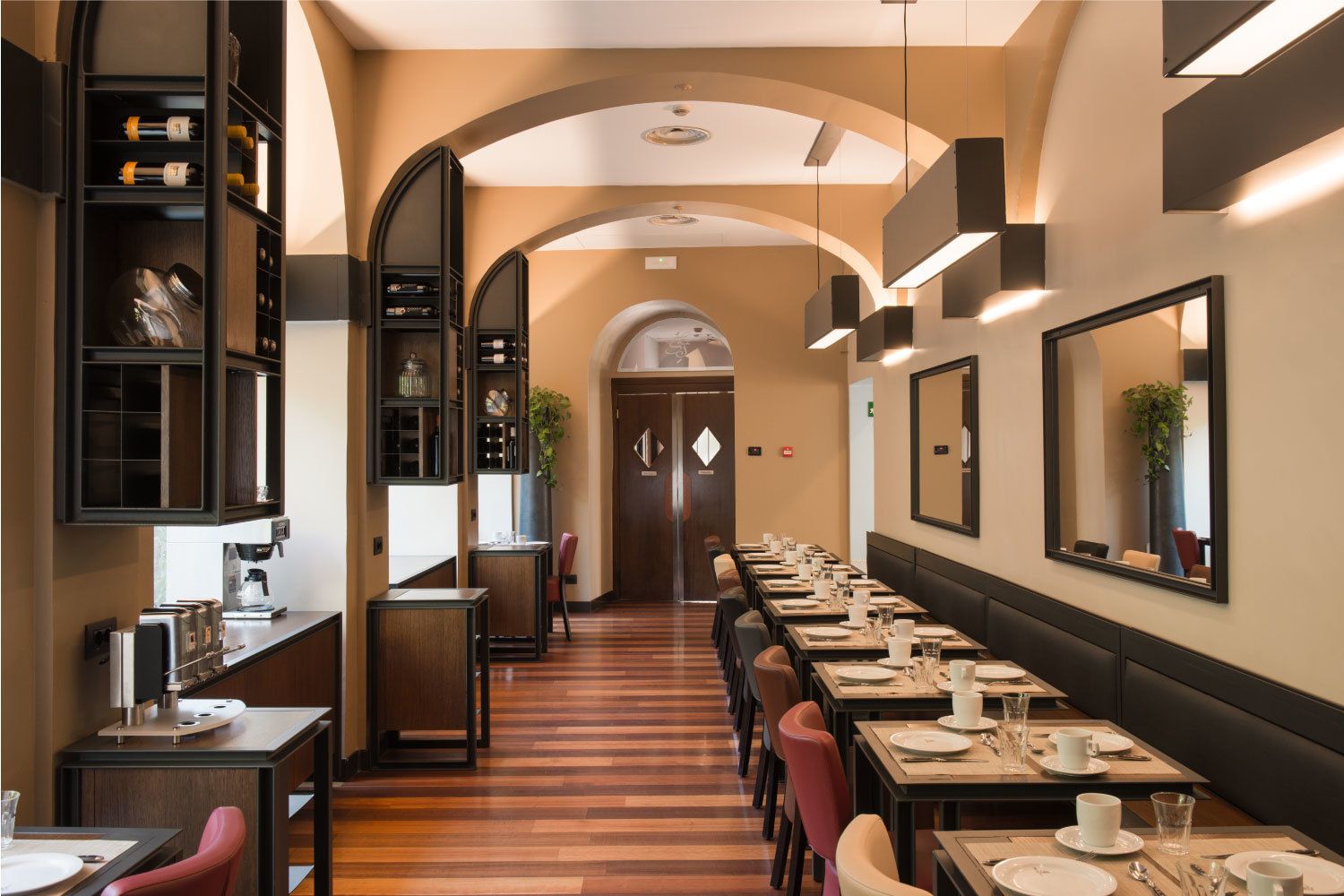 daily cooked-to-order breakfast (eur 12.5 per person)