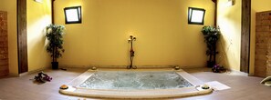 Sauna, hot tub, Turkish bath, hydrotherapy, massage/treatment rooms