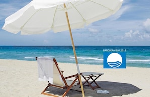 Privéstrand vlakbij, een gratis shuttleservice van/naar het strand
