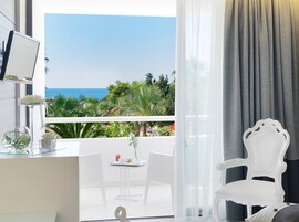 Ropa de cama de alta calidad y minibar 