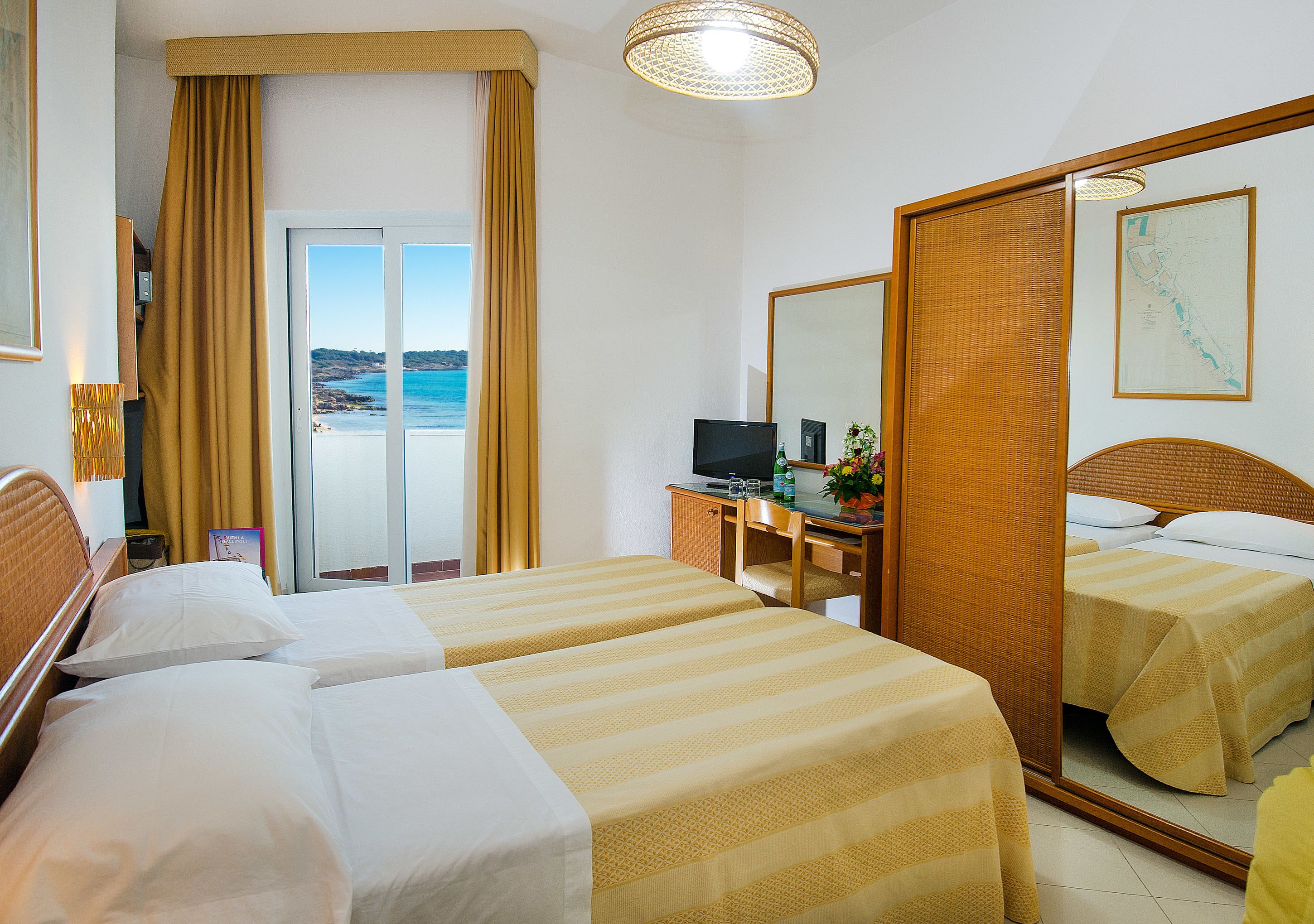 スタンダード ダブルまたはツインルーム | ミニバー、セーフティボックス (室  内)、デスク、遮光カーテン