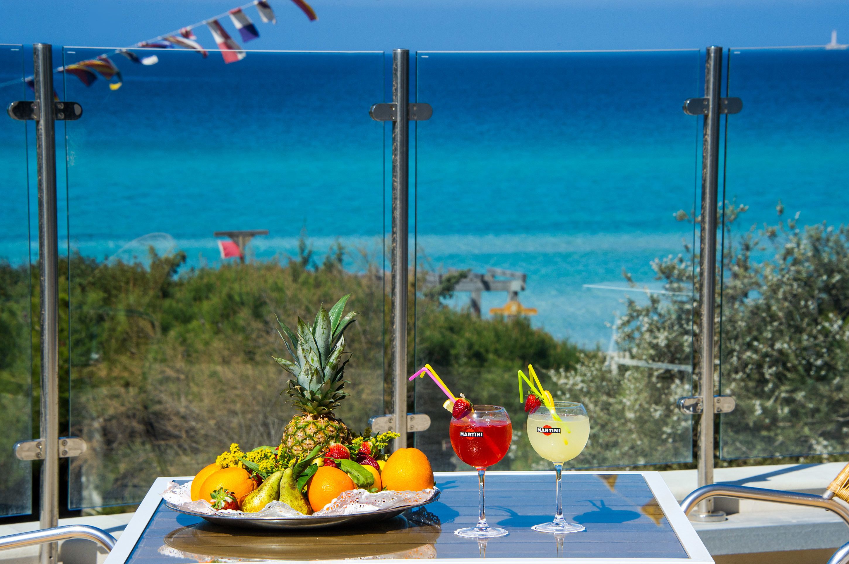 2 bars, bar en bord de piscine