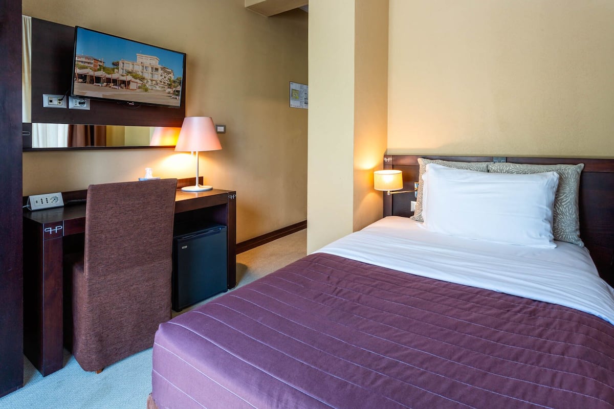 Phòng đơn | Bộ đồ giường cao cấp, minibar, két bảo mật tại phòng, bàn