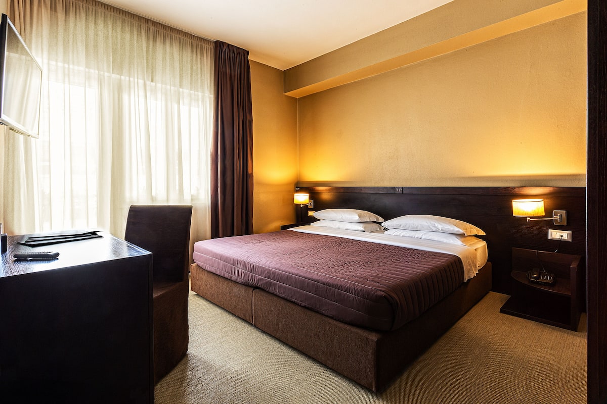 Phòng đôi hoặc 2 giường đơn Tiêu chuẩn | Bộ đồ giường cao cấp, minibar, két bảo mật tại phòng, bàn