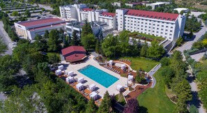 Seasonal outdoor pool, pool umbrellas, sun loungers
