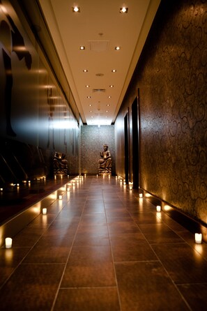Couples treatment rooms, sauna, hot tub, steam room, Turkish bath