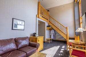 Habitación doble, 1 cama de matrimonio grande, balcón | Ropa de cama de alta calidad, colchones viscoelásticos, minibar