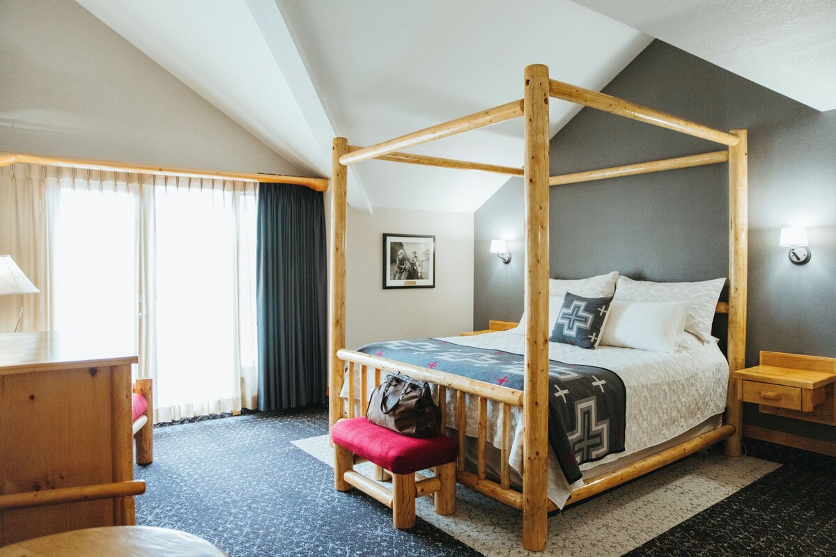 Suite, 1 King Bed (Brewster)