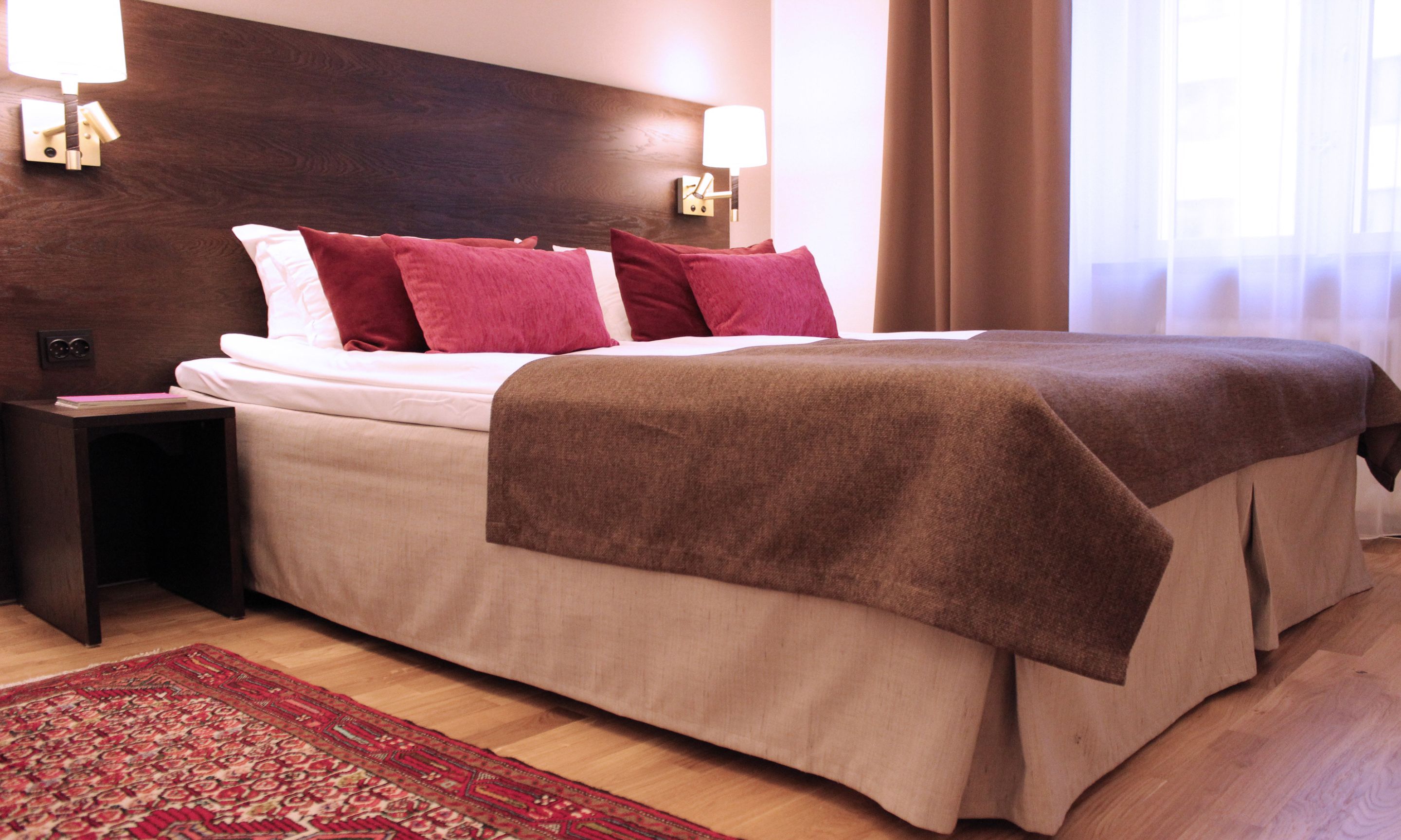 double room (compact) | individually decorated, individually furnished, bed sheets