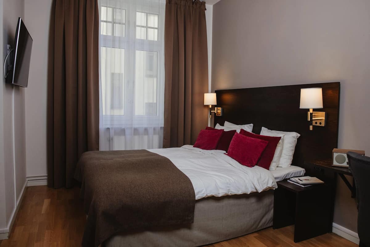 Double Room (Compact)