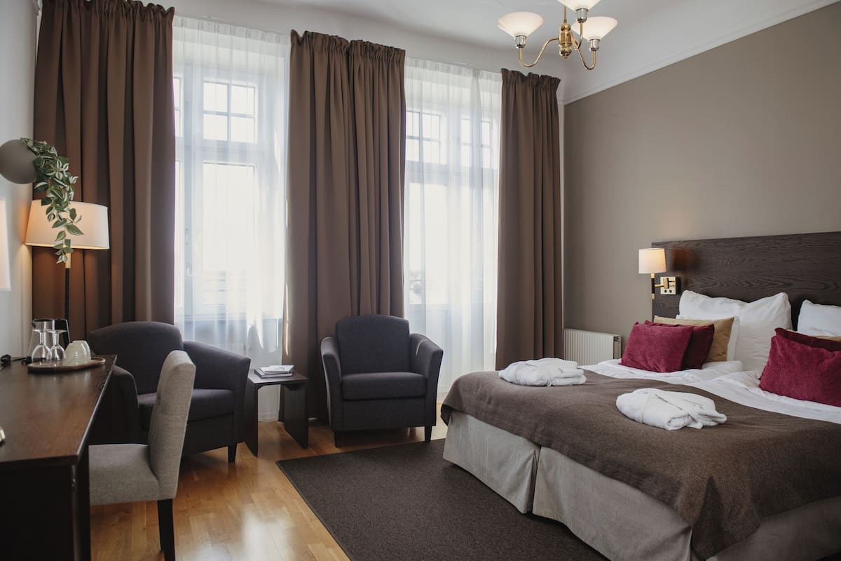 Quarto superior, 1 cama de casal | Individualmente decorados, individualmente mobiliados, roupa de cama