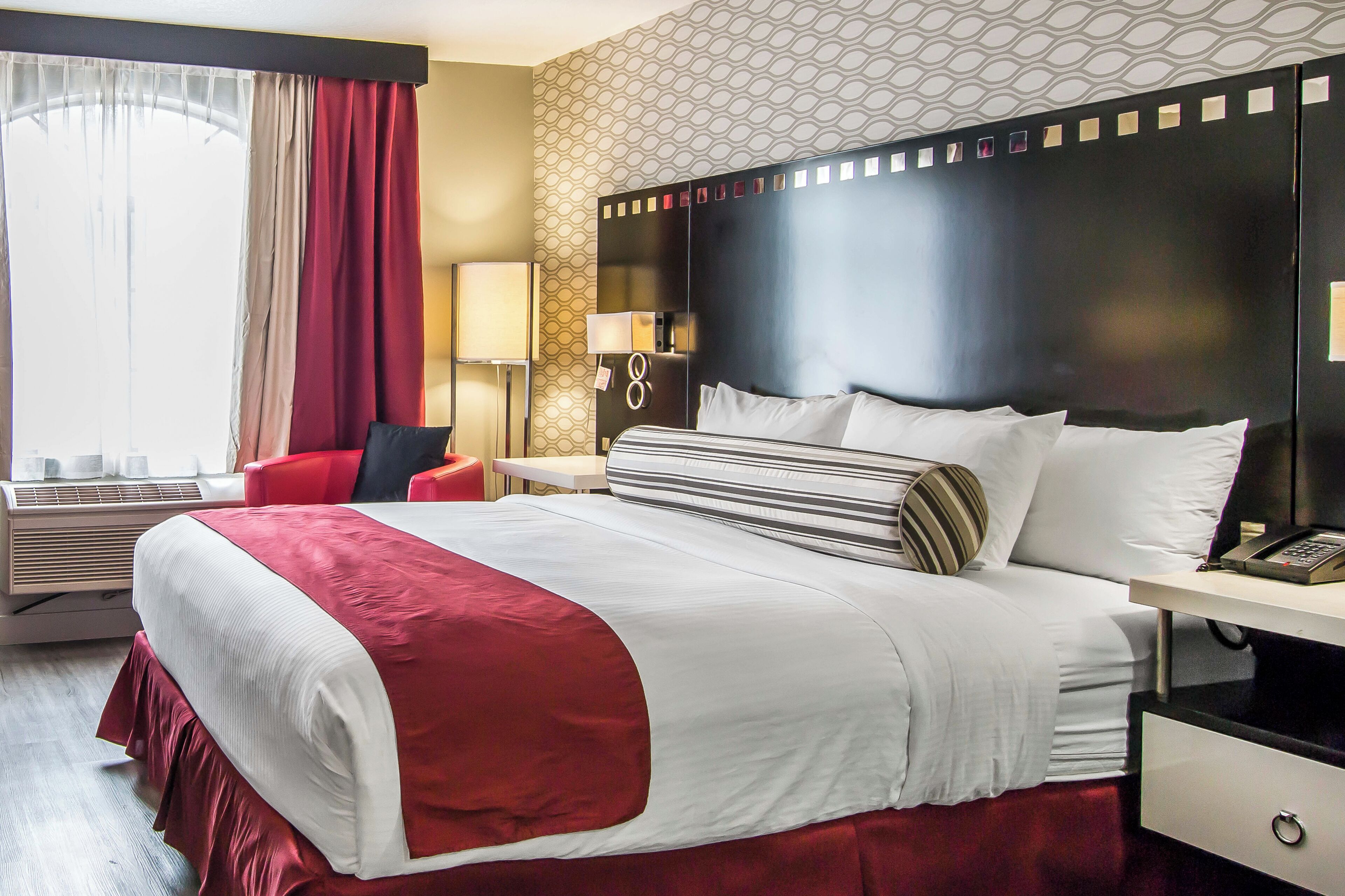 Standard Room, 1 Queen Bed | Down comforters, blackout drapes, iron/ironing board, free WiFi