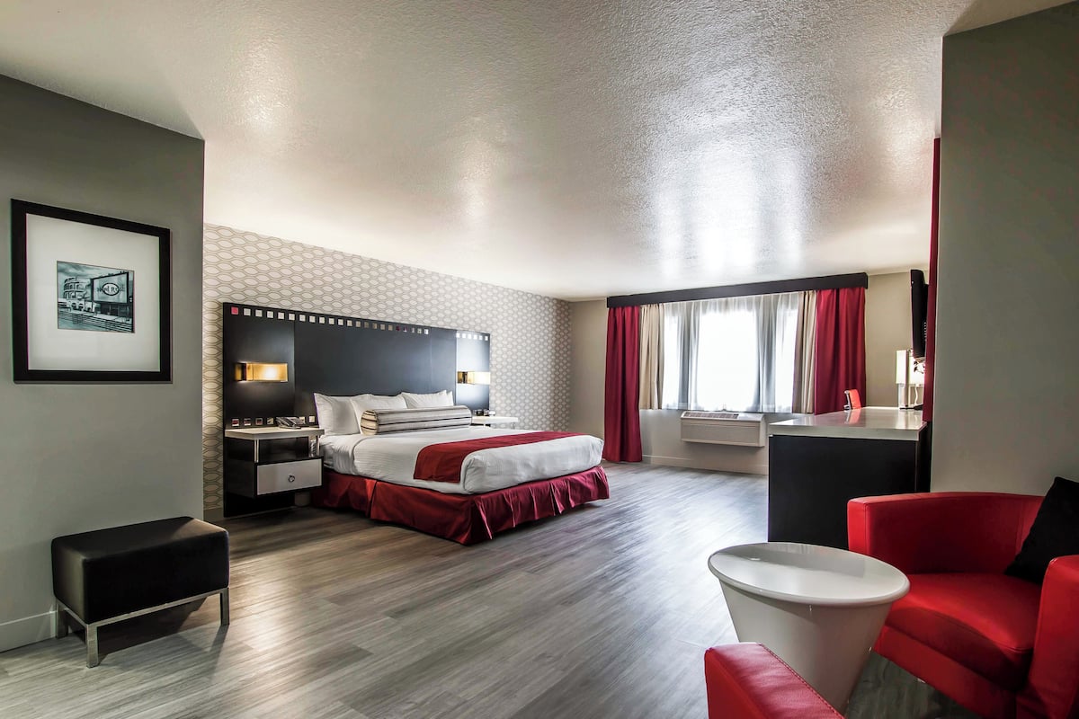 Chambre Exécutive, 1 très grand lit | Couette en duvet d'oie, rideaux occultants, fer et planche à repasser