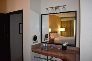 Combined shower/tub, designer toiletries, hair dryer, towels