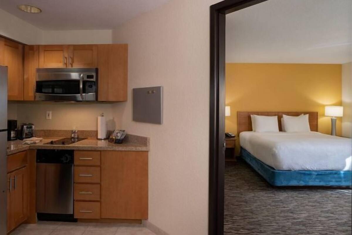 Hochwertige Bettwaren, Pillowtop-Betten, Zimmersafe