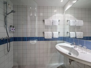Ducha, secador de pelo, toallas