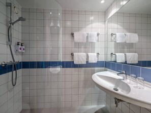 Standard Room, 1 Double Bed, Non Smoking | Pillowtop beds, desk, cribs/infant beds, bed sheets - Quality Hotel Tonsberg (Tønsberg)