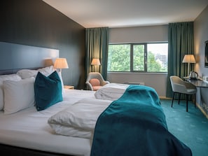 Rom – superior, 1 dobbeltseng, ikke-røyk | Senger med overmadrass, skrivebord, barnesenger og sengetøy