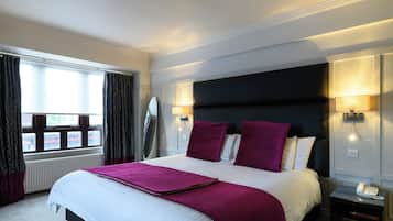 Luxury Super King | Premium bedding, desk, iron/ironing board, free WiFi