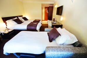 Premium bedding, desk, iron/ironing board, free WiFi