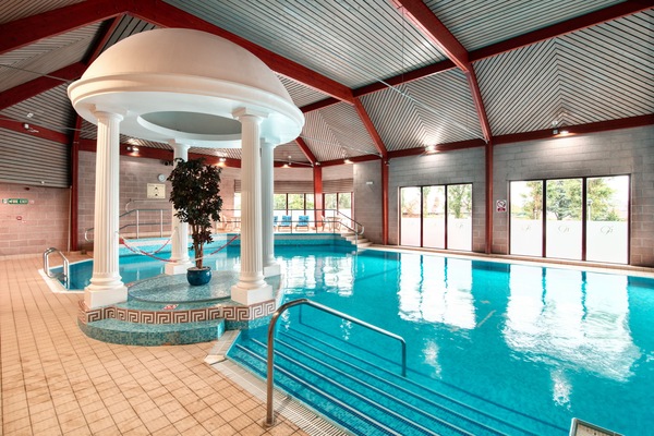 Body treatments, facials, 1 treatment room, manicures and pedicures