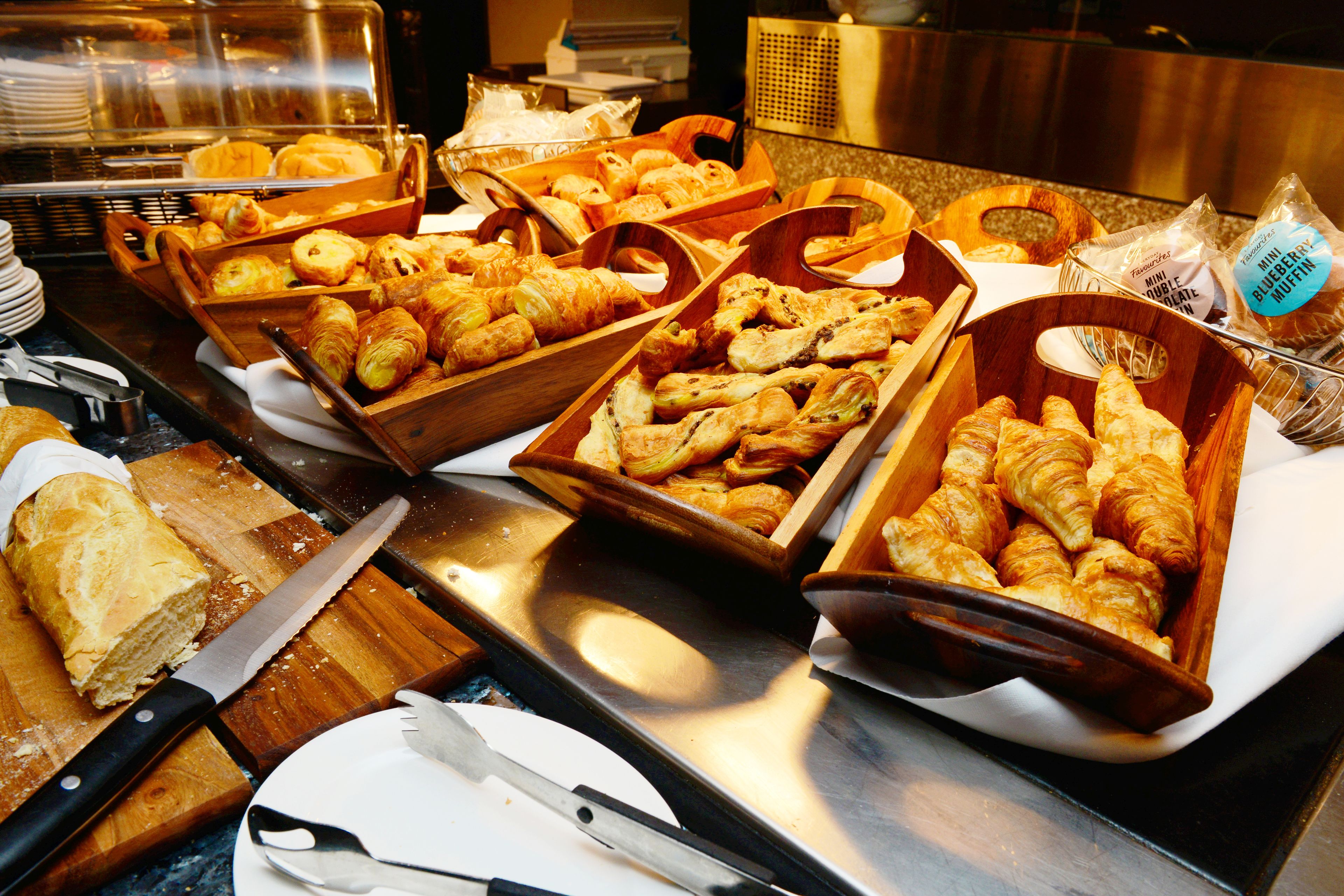 daily full breakfast (gbp 16.50 per person)