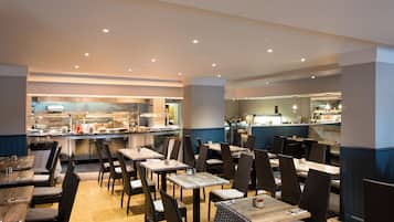 Daily full breakfast (GBP 16.50 per person)