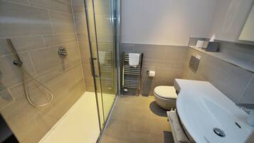 Luxury Super King | Bathroom | Designer toiletries, hair dryer, towels