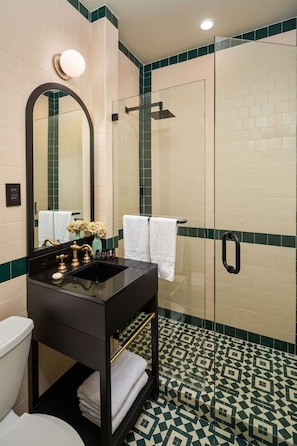Chambre Classique, 1 très grand lit | Salle de bain