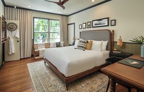 Junior Suite, 1 King Bed | Frette Italian sheets, premium bedding, pillow-top beds, in-room safe