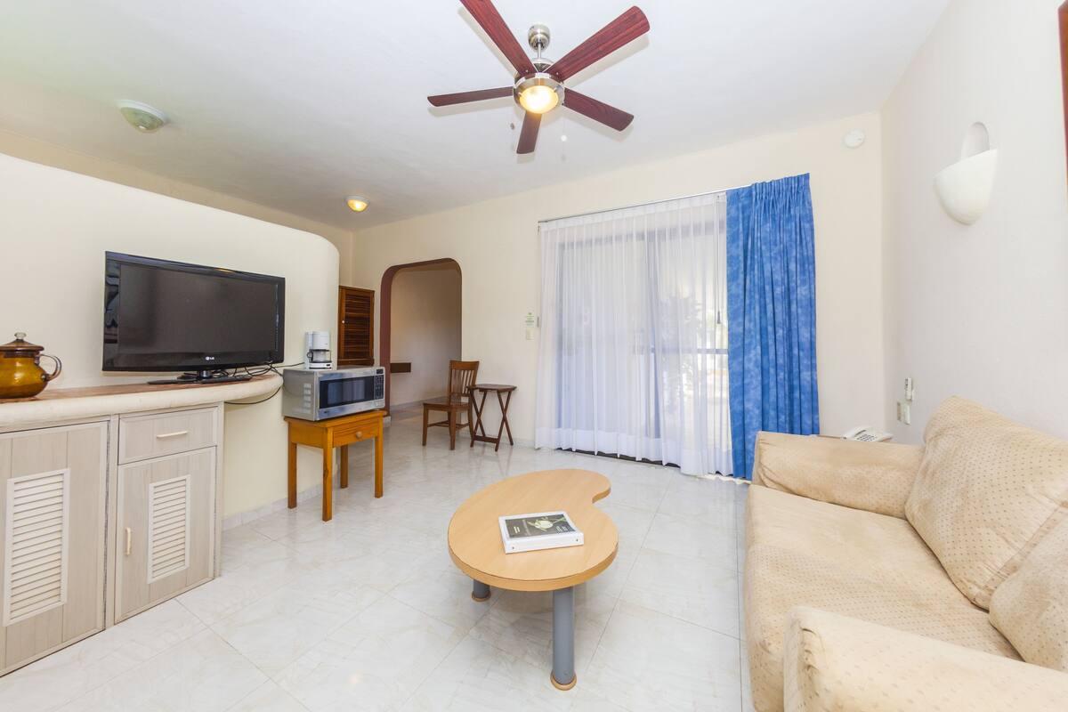 Jr Suite Pool/Garden View | Living area | 36-inch LCD TV with satellite channels, TV