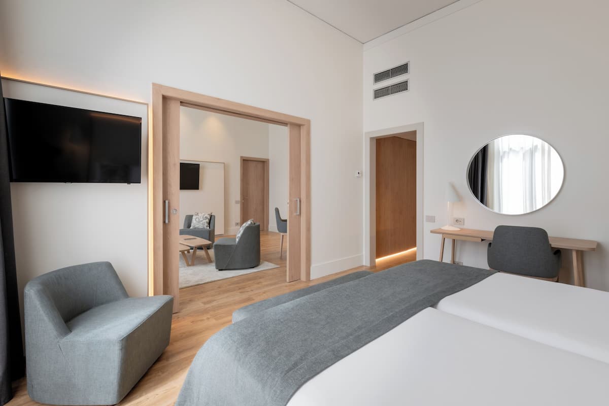 Suite Gran Via | มินิบาร์, ตู้นิรภัยในห้องพัก, โต๊ะทำงาน, พื้นที่ทำงานแบบใช้แล็ปท็อป