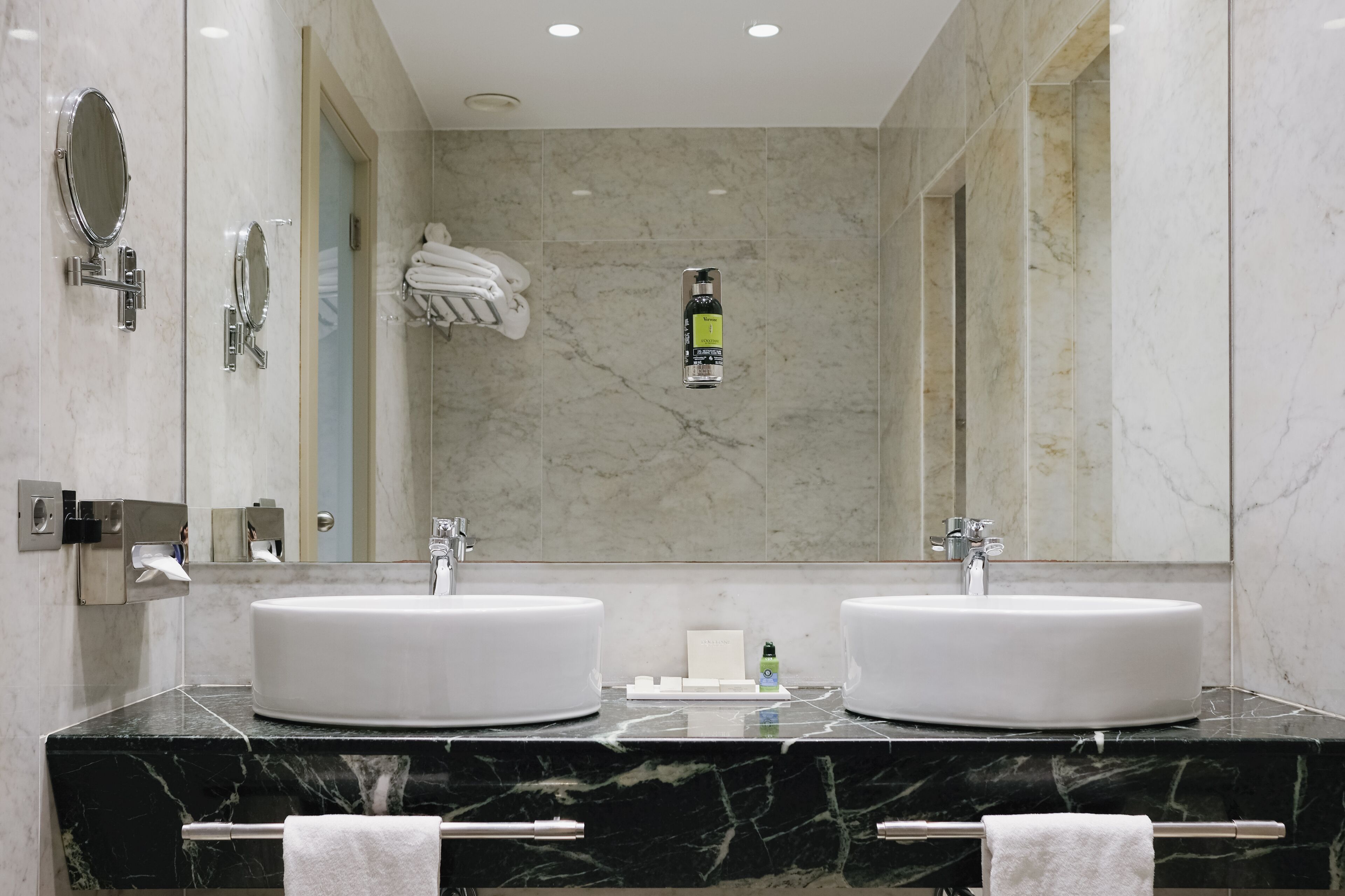 suite | bathroom | bathtub, designer toiletries, hair dryer, slippers