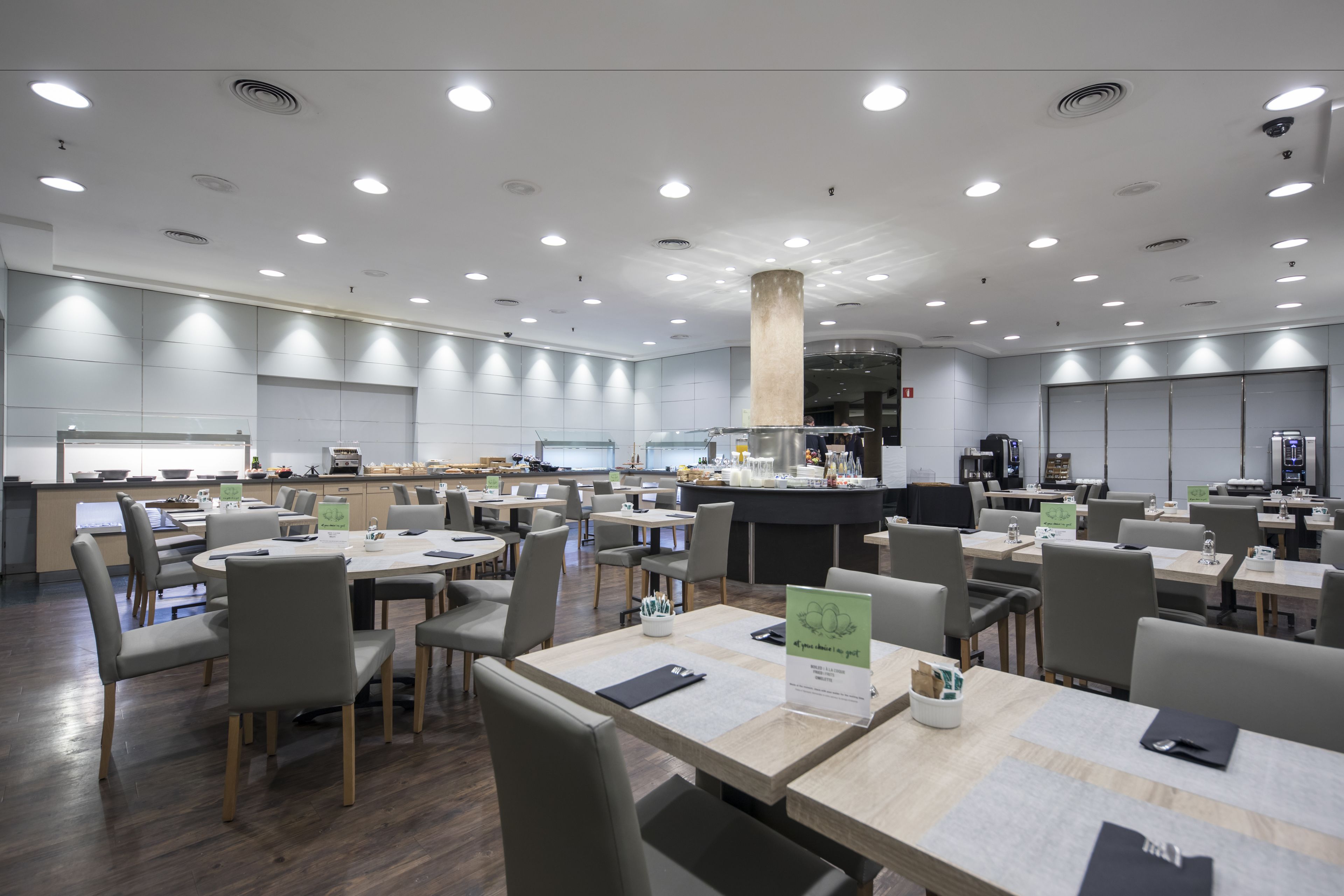 Tägliches Frühstücksbuffet (20 EUR pro Person)