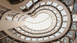 A spiral atrium with a glass ceiling and multiple levels of balconies. - Gran Hotel Havana by Escampa Hotels (Barcelona)