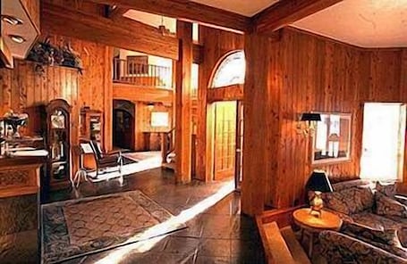 Lobby sitting area. Kandahar Lodge at Whitefish Mountain Resort
