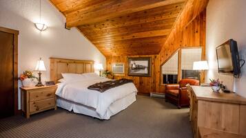 Loft Unit with Two-Queen Beds | Premium bedding, desk, iron/ironing board, free WiFi