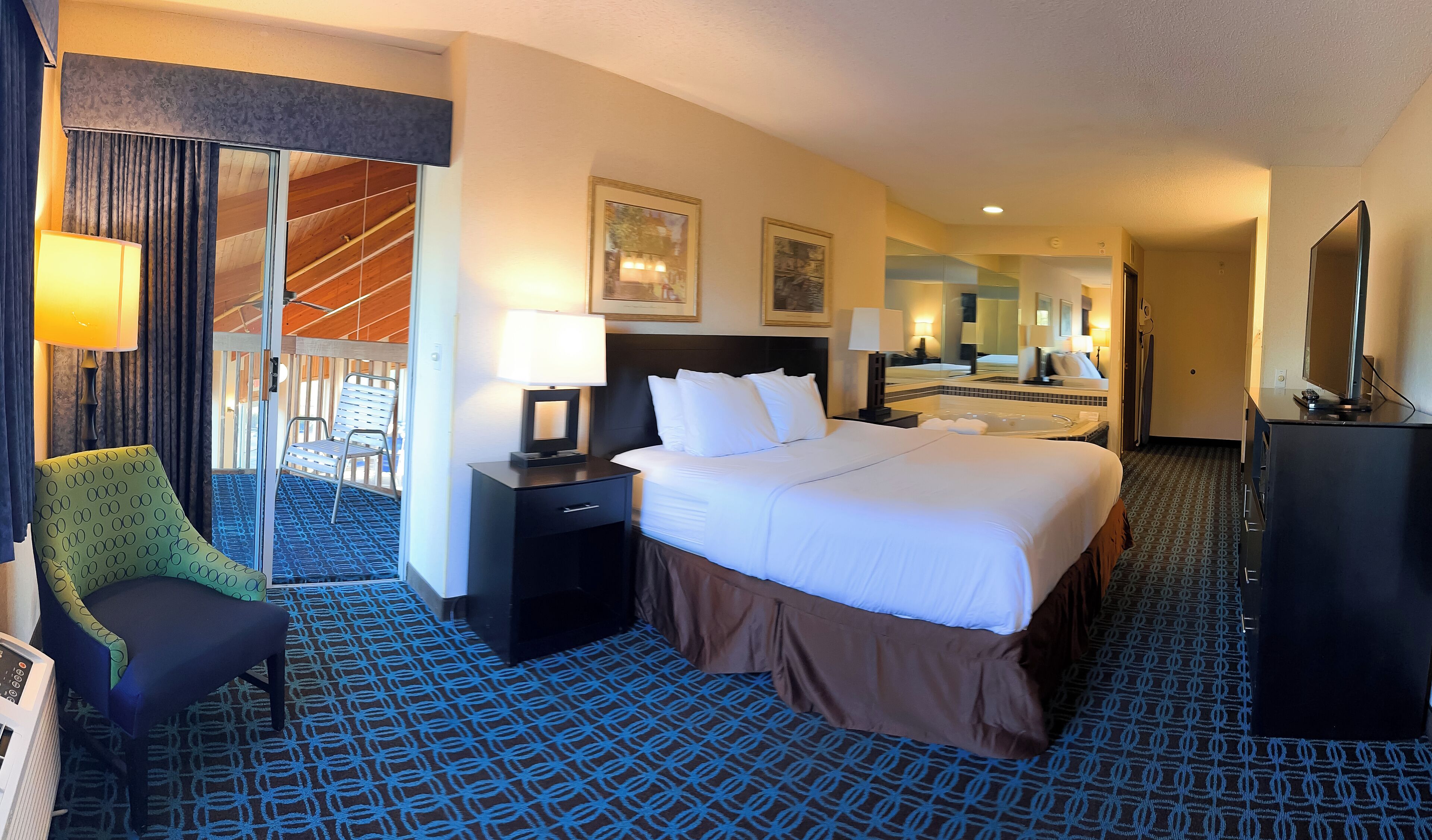 Deluxe Suite, 1 King Bed, Non Smoking | Pillowtop beds, desk, iron/ironing board, free cribs/infant beds