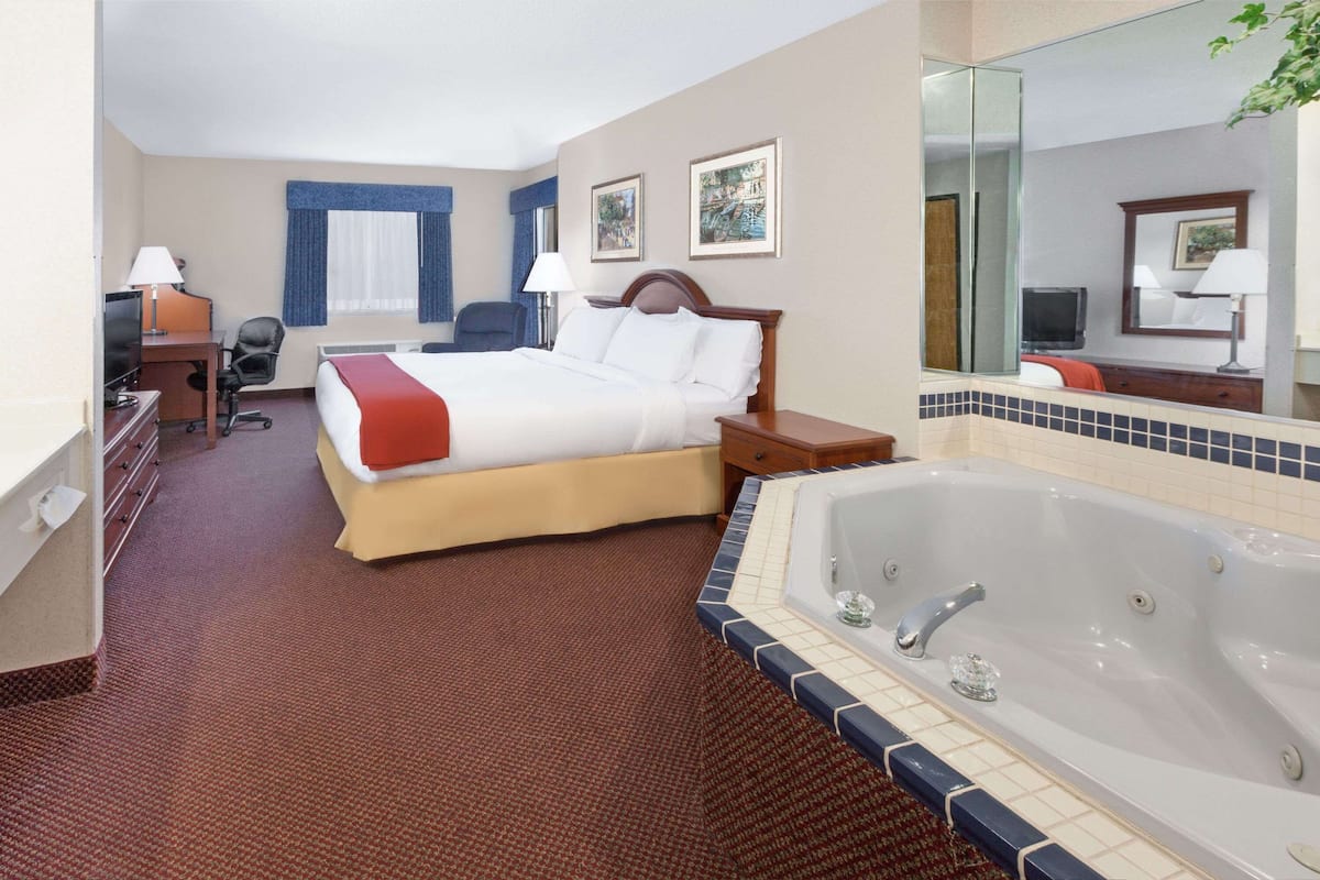 Pillow-top beds, desk, iron/ironing board, free cots/infant beds